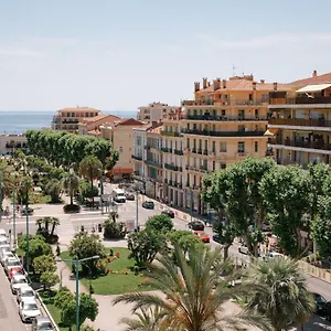 Chateauneuf Апарт-отель