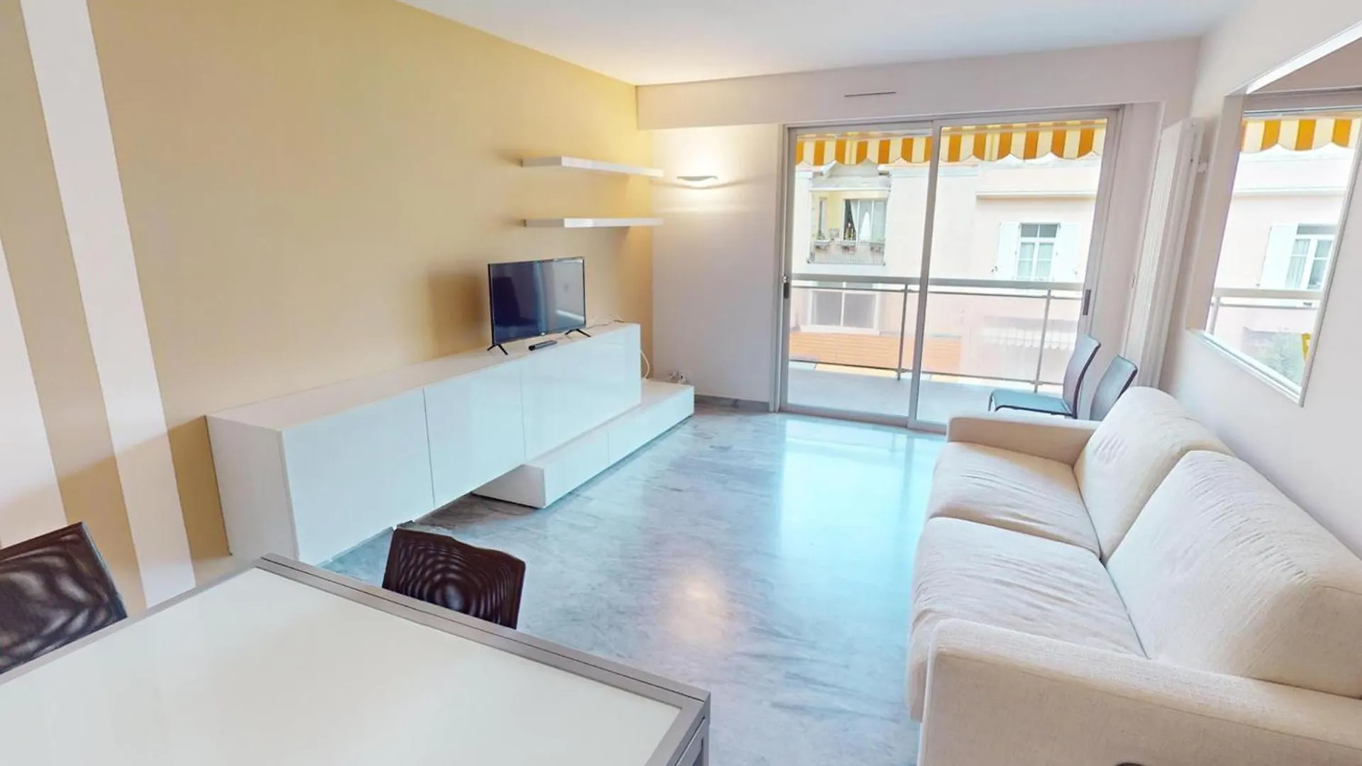Superbe 3P Avec Terrasse, Plein Centre De Menton, Proche Mer Et Commerces - Fr-1-196-358 location